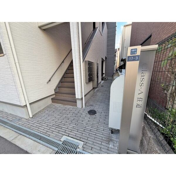 CLASS-A住道のエントランス
