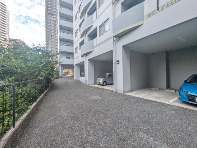 エスタシオンの駐車場