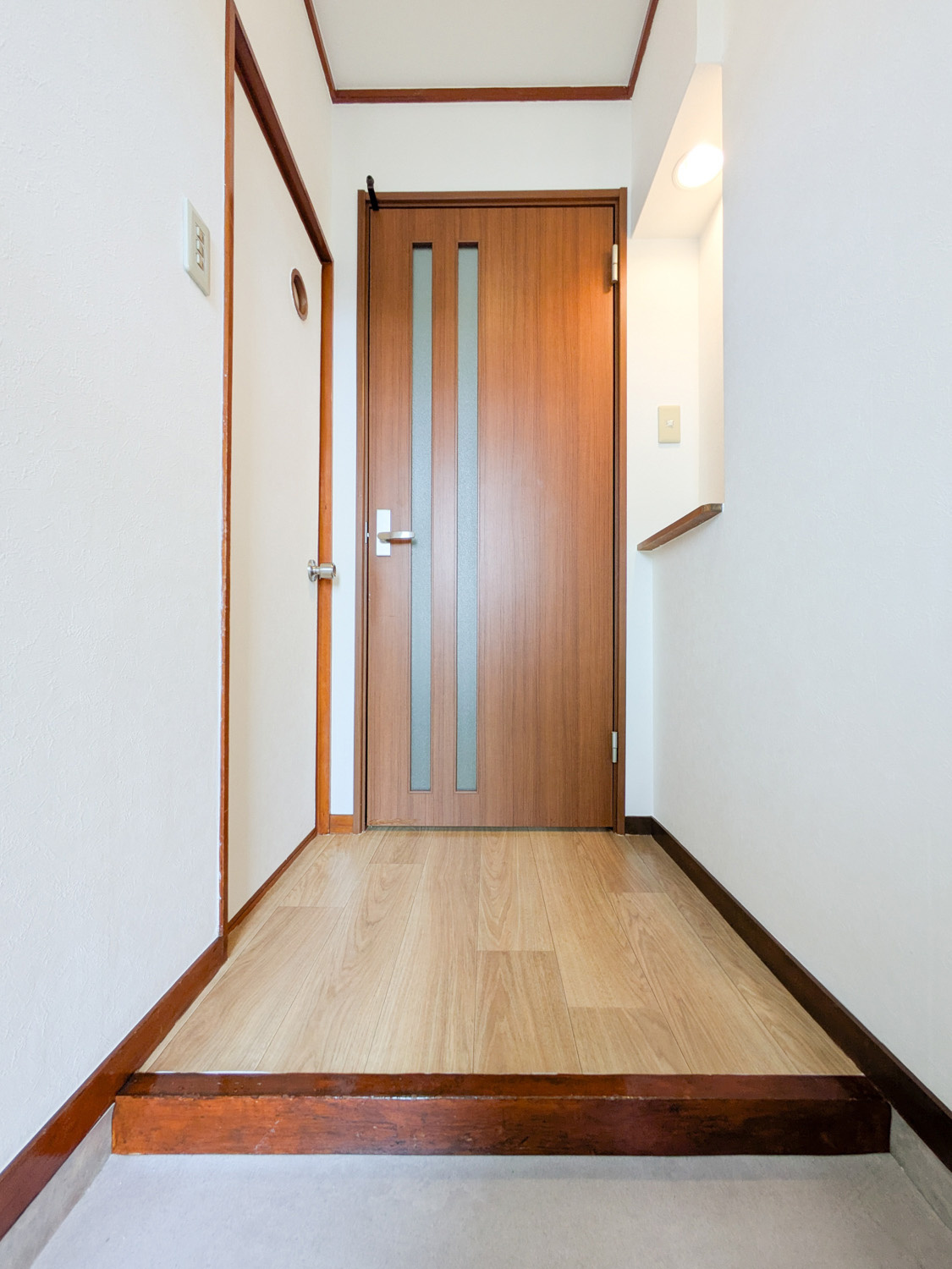 本山中町マンションの玄関