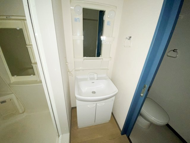 BIARRITZの洗面所|別号室の参考写真です。