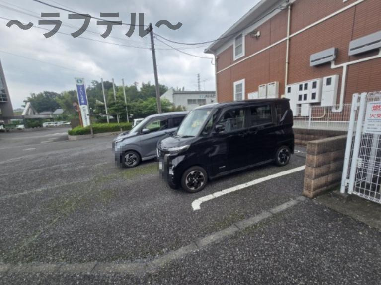 サニーレジデンスの駐車場