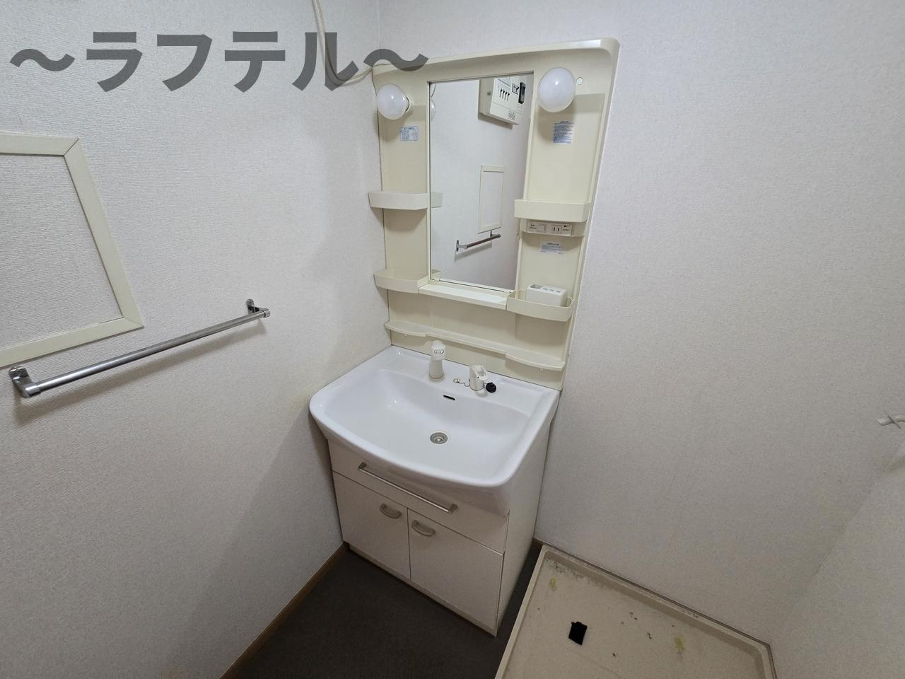 サニーレジデンスの独立洗面台|別部屋イメージ写真