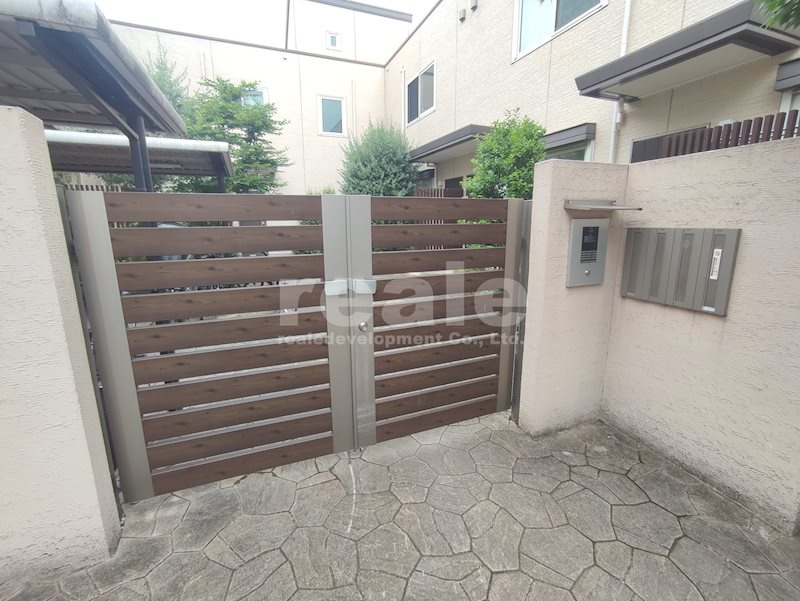 練馬区立野町のテラスのエントランス