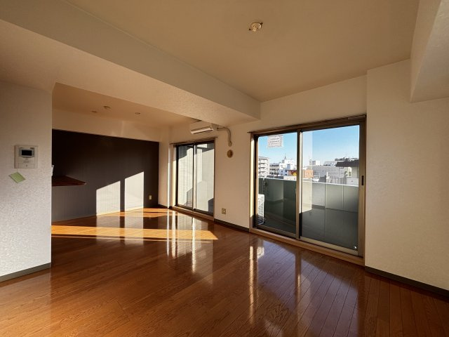 川口市飯塚１丁目の賃貸マンションの居間・リビング|別室参考写真です。