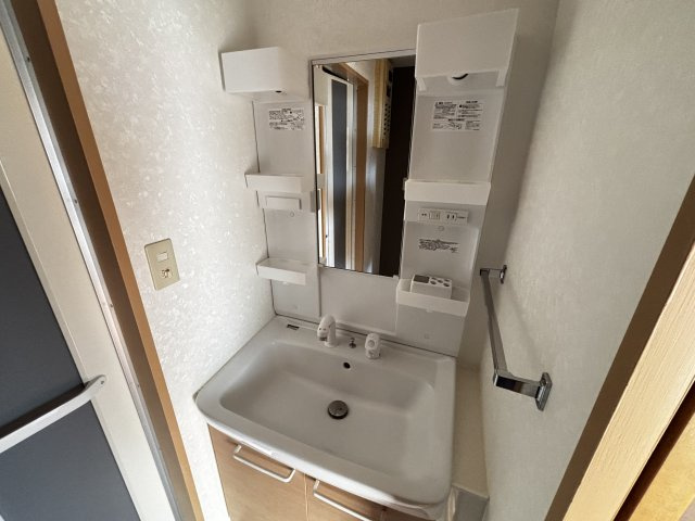 川口市飯塚１丁目の賃貸マンションの独立洗面台|別室参考写真です。