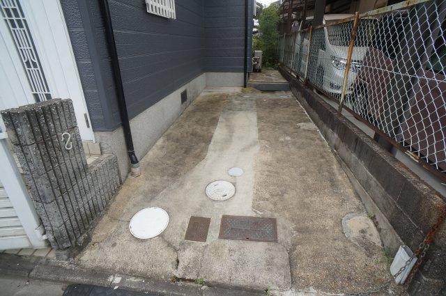 中ノ町戸建の駐車場|駐車場完備です