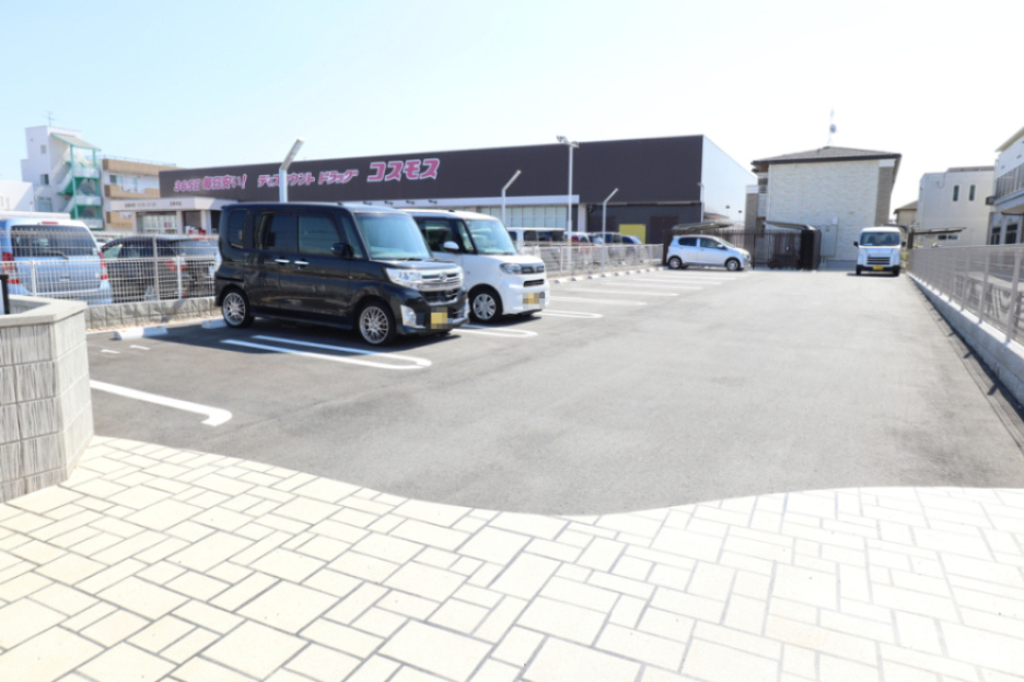 アザレアツインズの駐車場