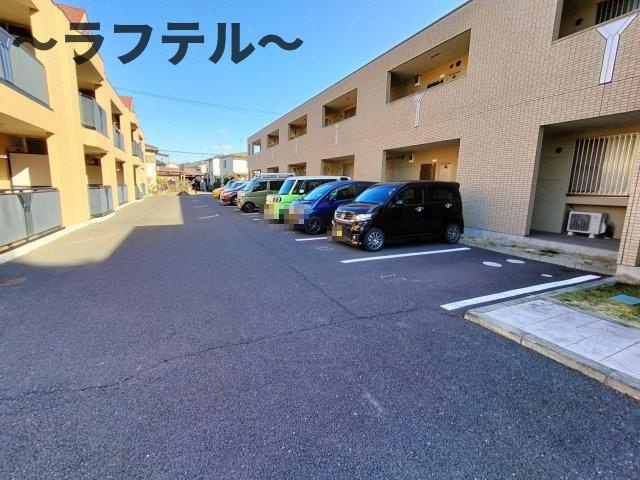 ラビランスAの駐車場