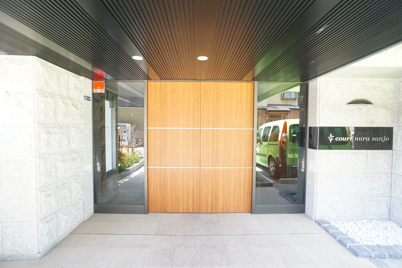 幸ｃｏｕｒｔ　ｎａｒａ　ｓａｎｊｏのエントランス