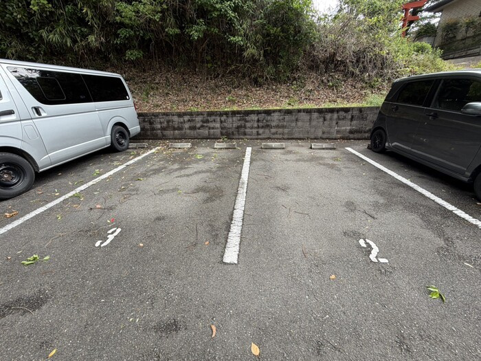 セレッソ　パティオⅡの駐車場