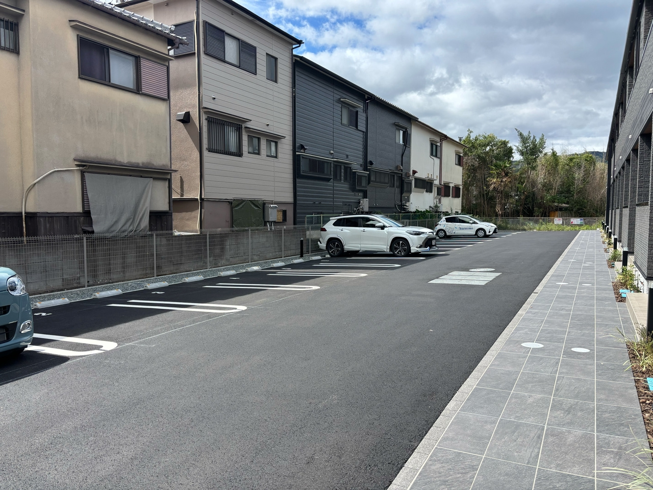 エスタシオンコートの駐車場