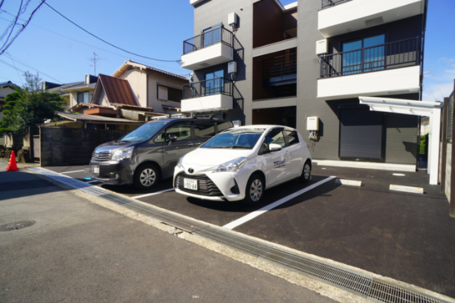 ヴェリーサ王寺の駐車場