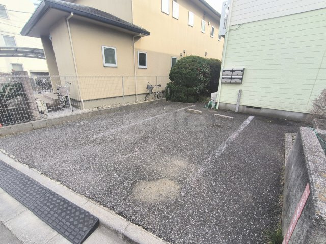 杉並区上井草４丁目のアパートの駐車場