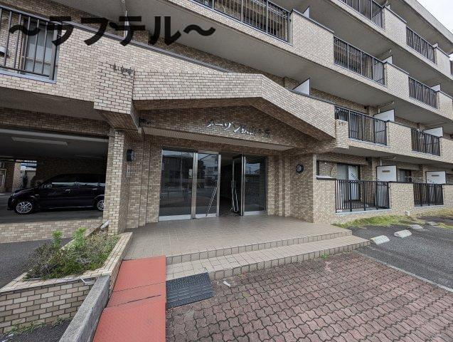 メーゾン狭山ヶ丘のエントランス