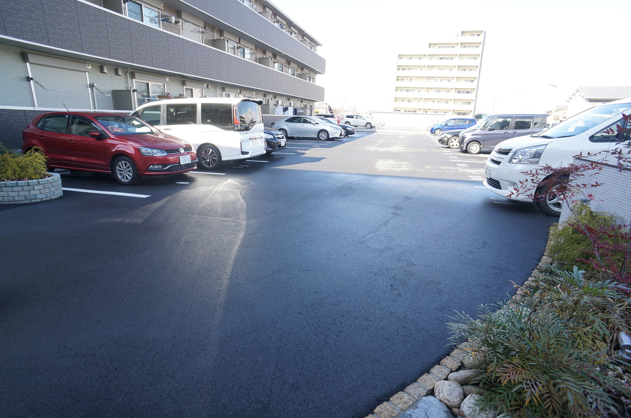 ラフィーネ大和八木　Ｓ棟の駐車場