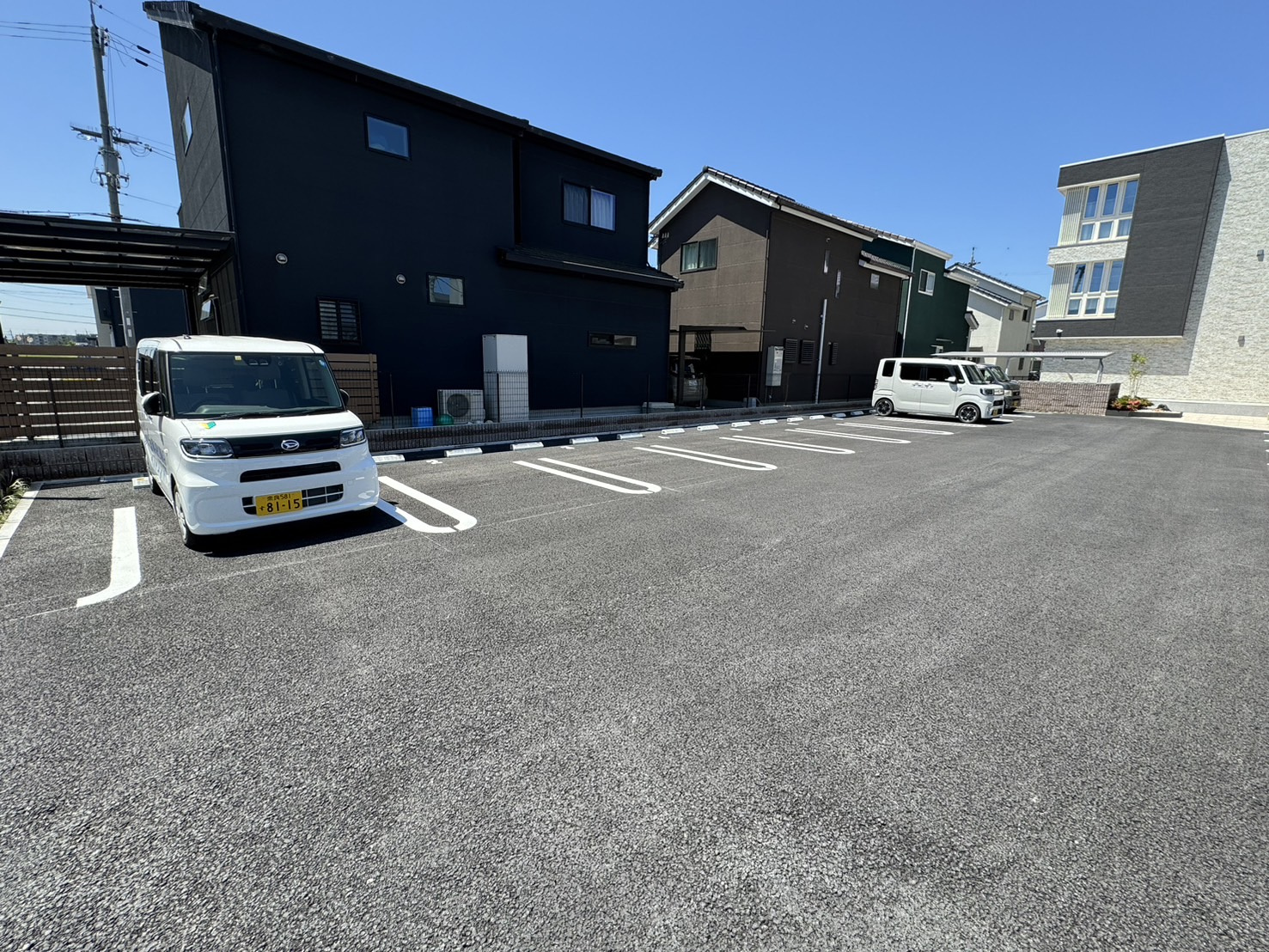 プラトウハウスの駐車場