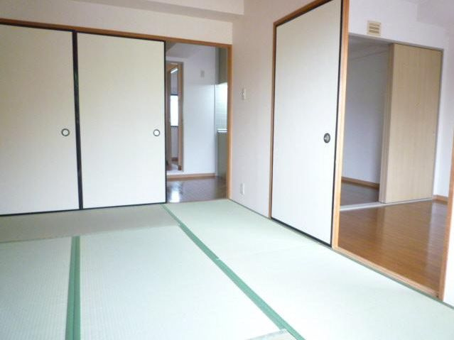 ハイクレスト喜沢南マンションの和室|別号室の参考写真です。