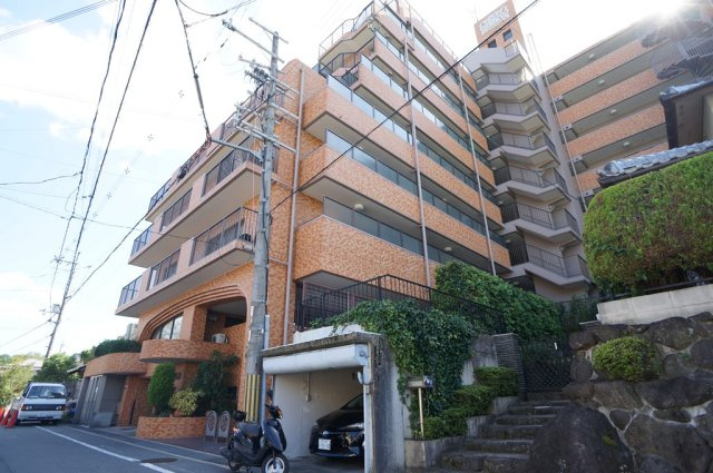 ライオンズマンション学園前第2の外観