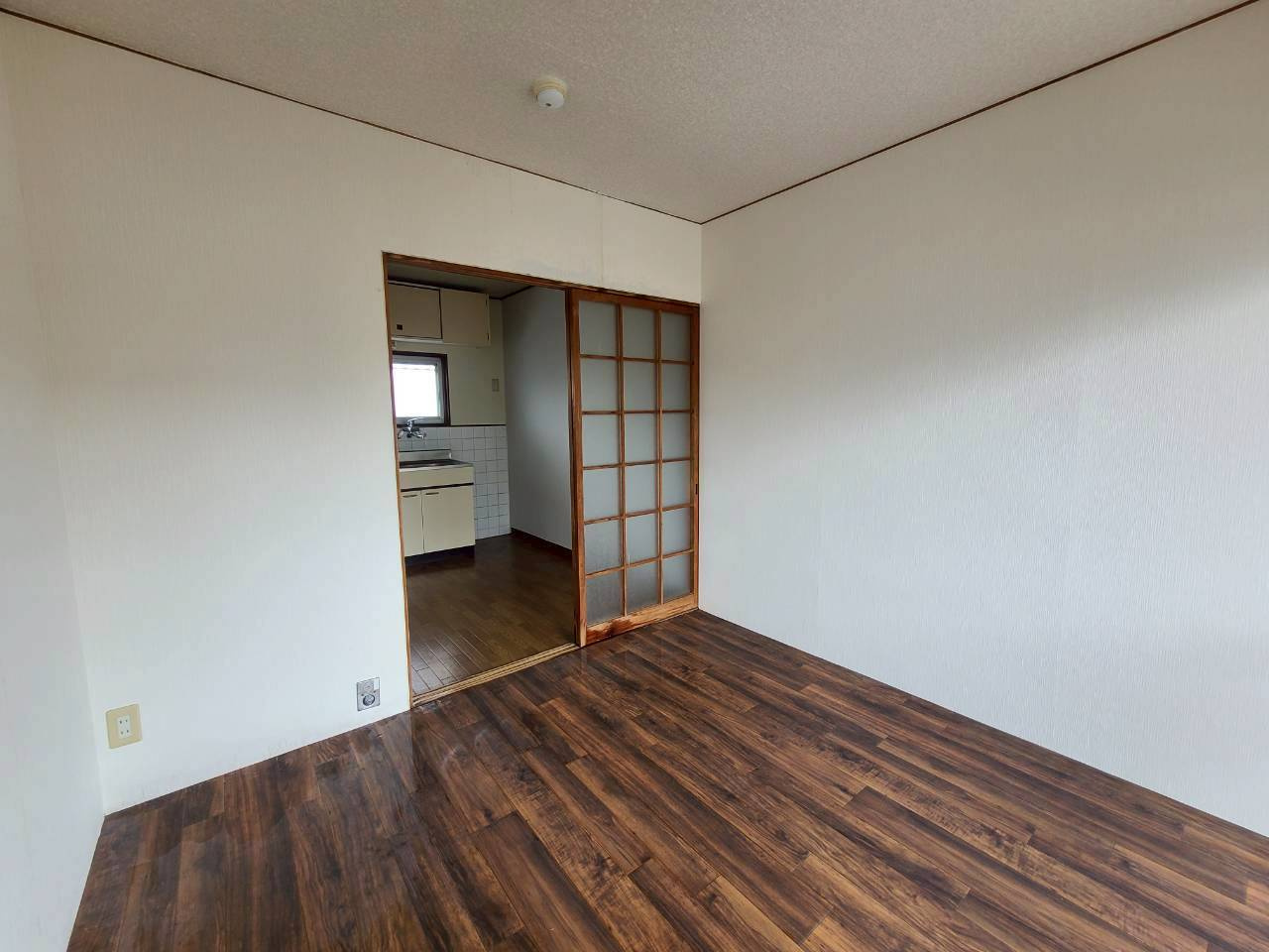ニュー芝ハイツの洋室