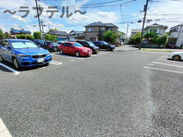 スプルースの駐車場