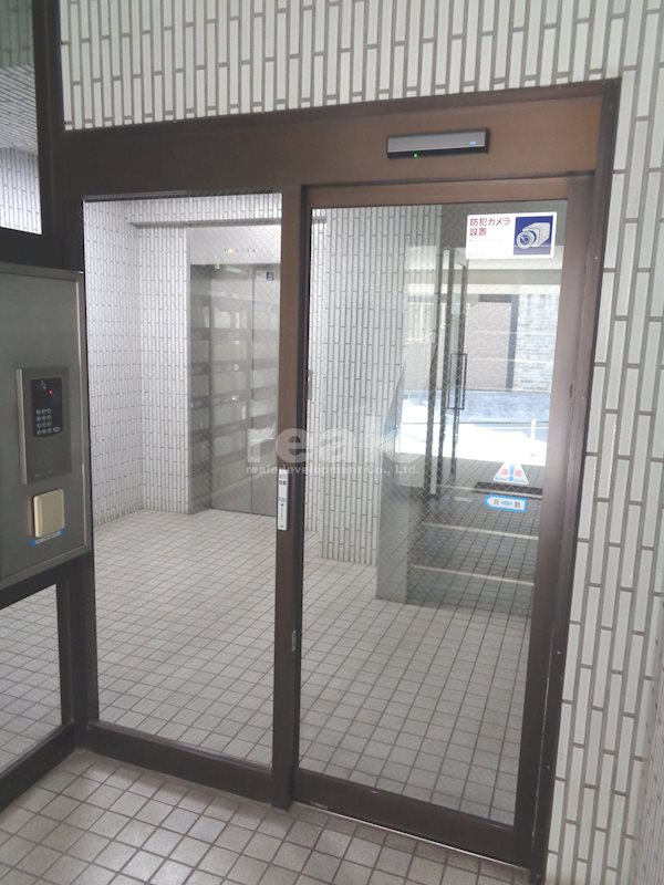 杉並区西荻北２丁目の賃貸マンションのエントランス