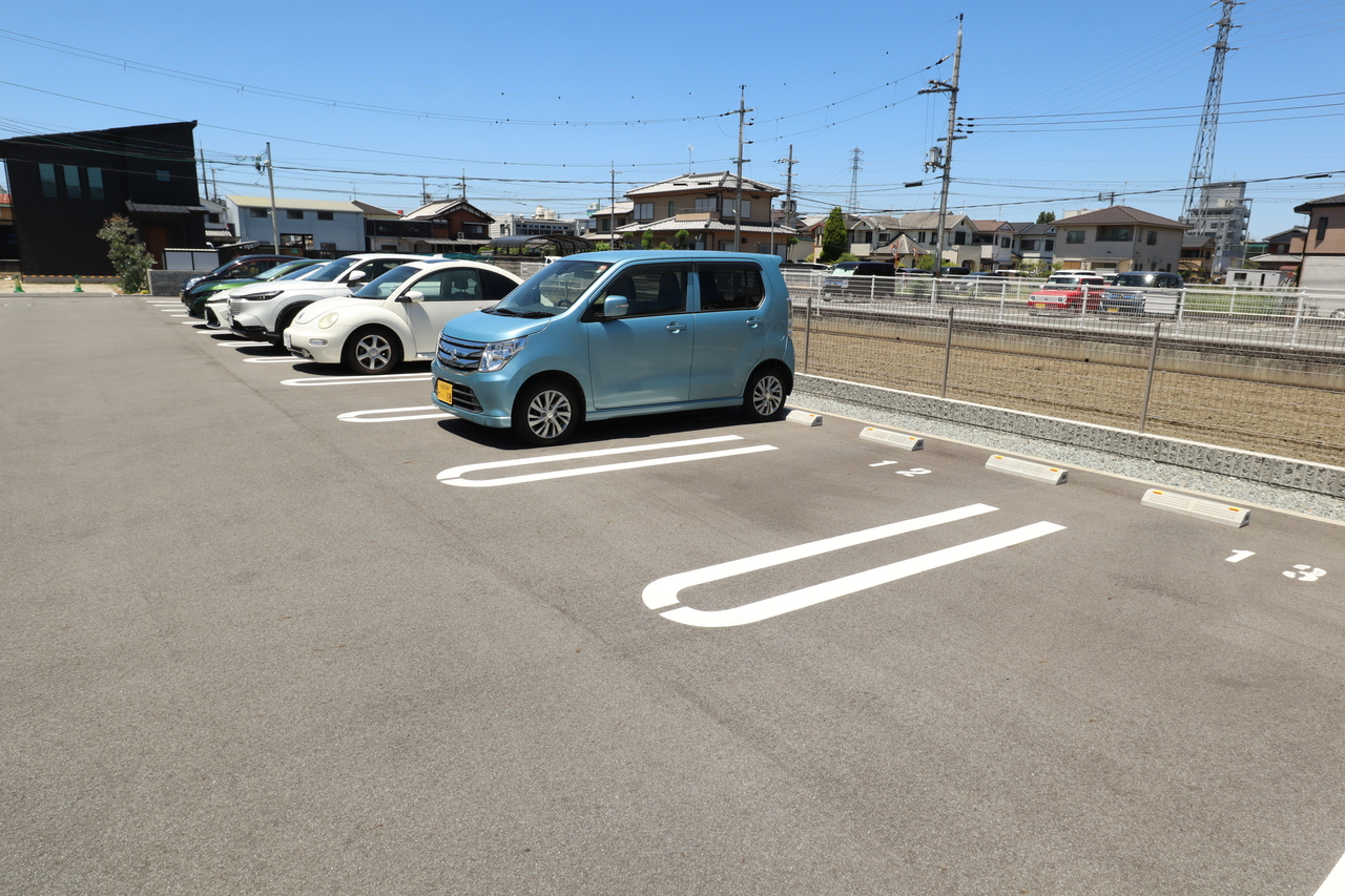 Ｃｒｅｓｔ　倭の駐車場