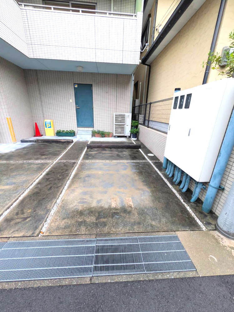 宝塚市南口２丁目のマンションの駐車場|駐車場です（画像駐車場は軽自動車のみ可）