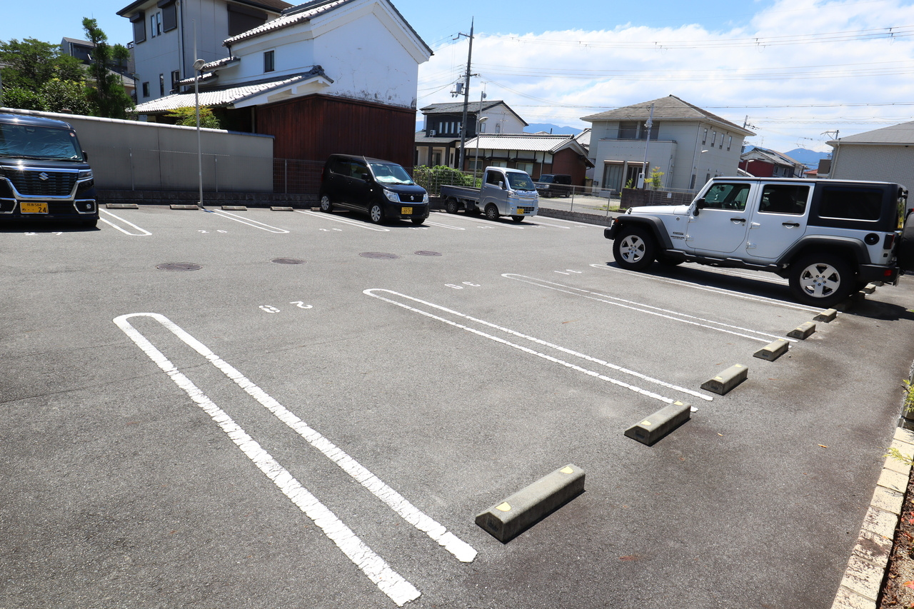エストラフィーネの駐車場