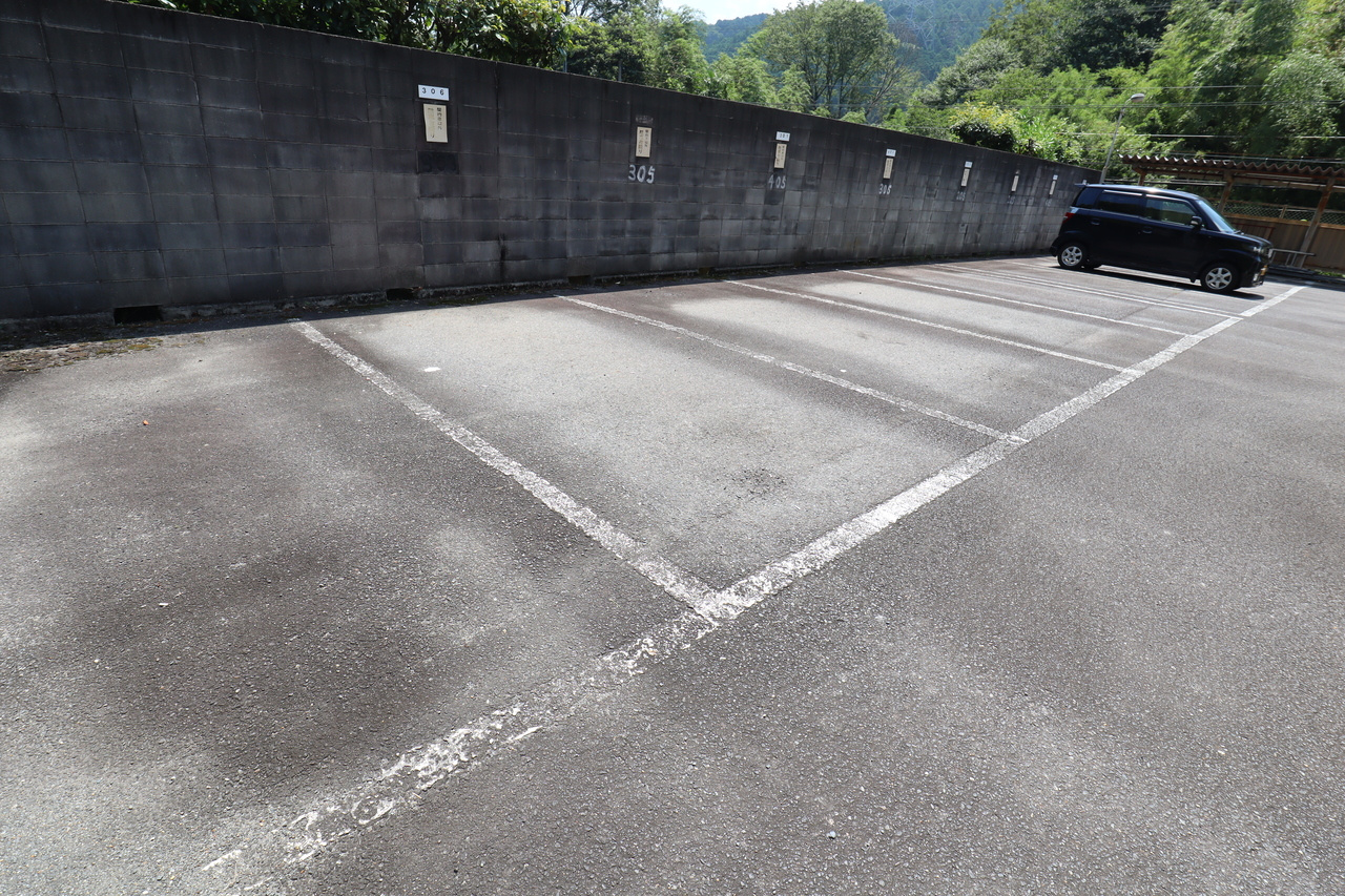 サンシャイン吉野の駐車場