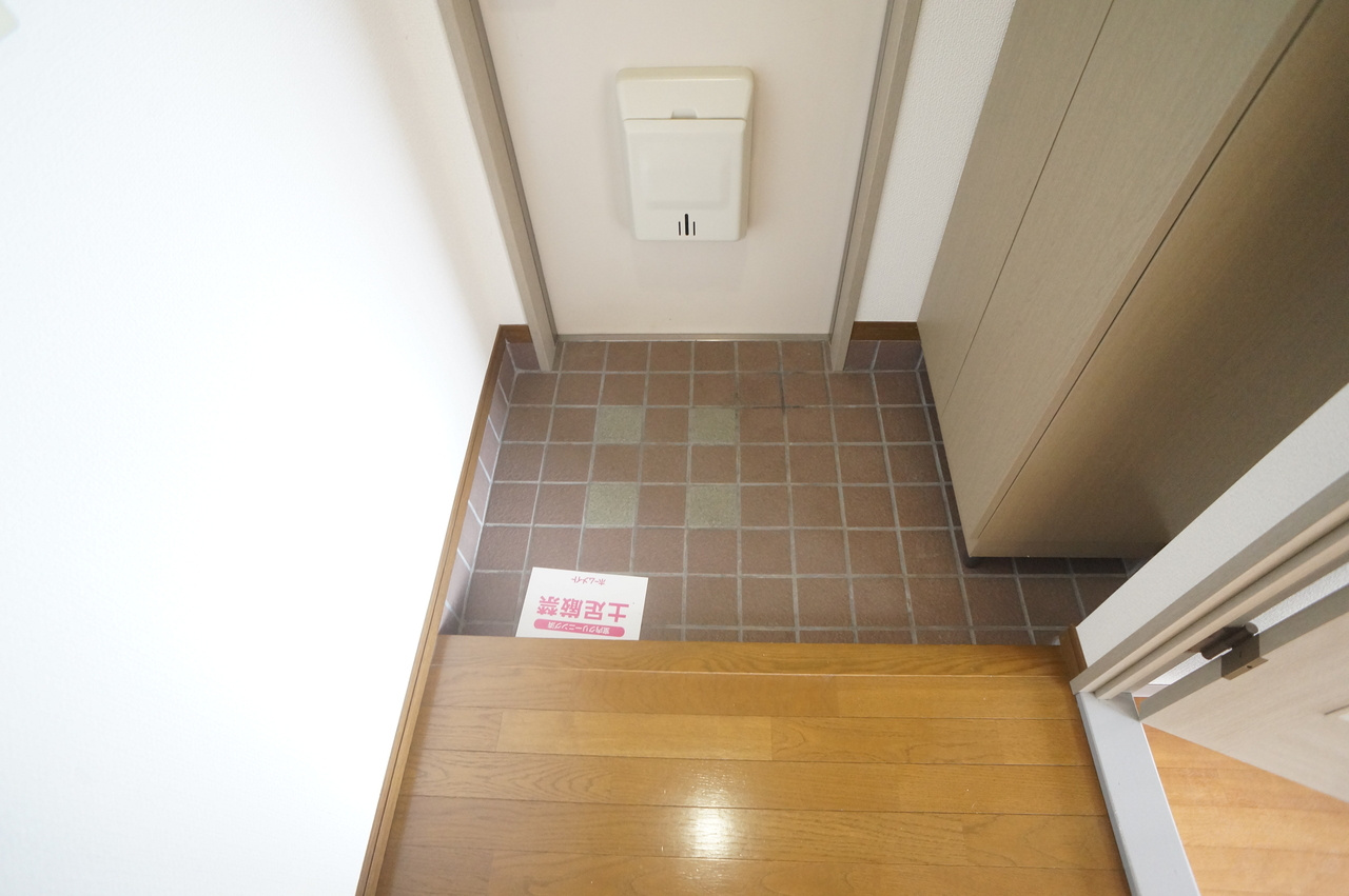フローラルコートの玄関