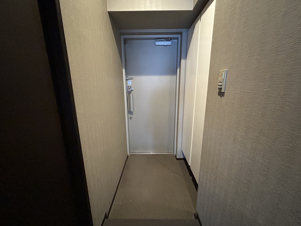 SANITAS WARABIの玄関