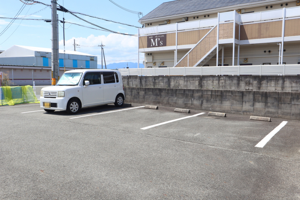 パストラルハイムの駐車場