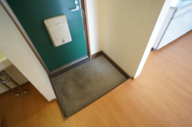 阪手荘北棟の玄関
