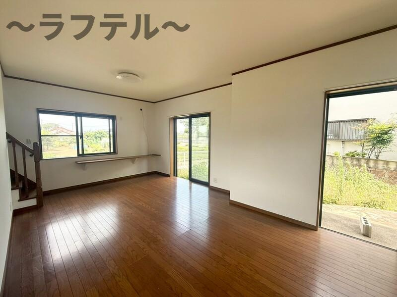 所沢市三ヶ島戸建の居間・リビング
