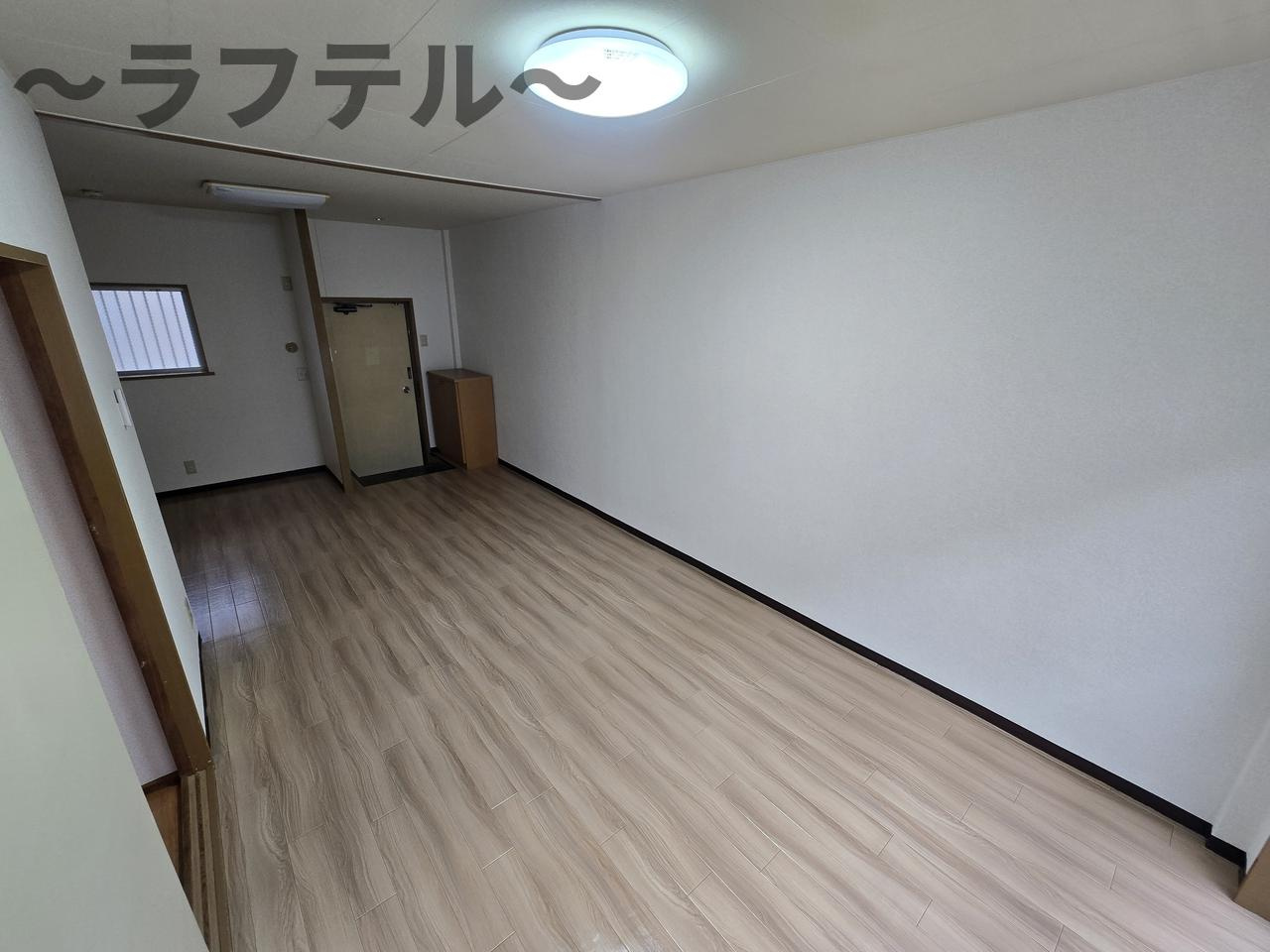 エステート和ヶ原Bの居間・リビング