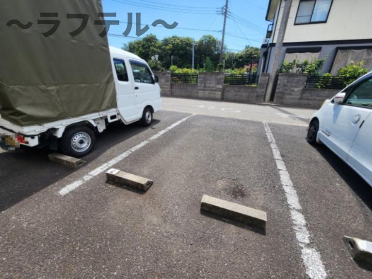 エステート和ヶ原Bの駐車場