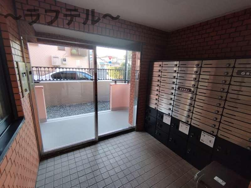 所沢市東住吉の賃貸マンションのロビー