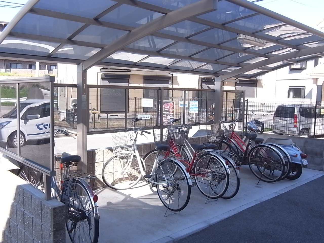 グリーンヒル学園前の駐車場