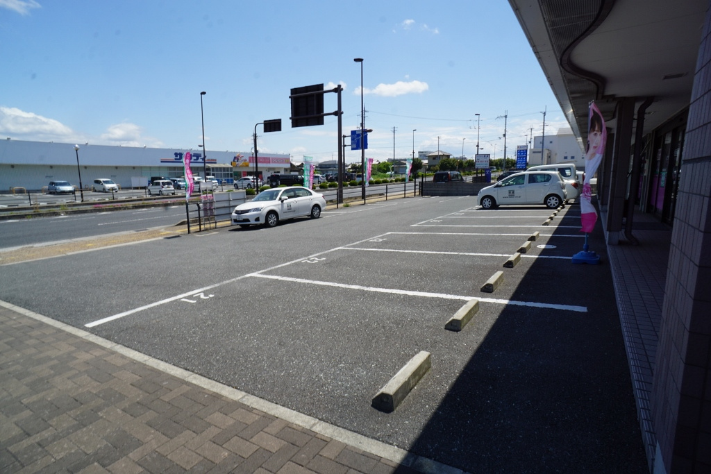 アスールの駐車場
