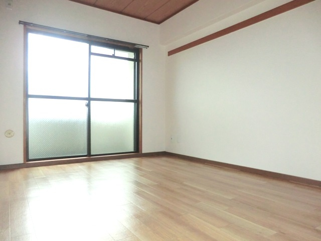 ゴールドマンション小熊ＰＡＲＴ２の洋室|★南側・洋室６帖の画像です★