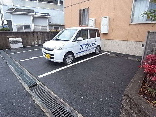 オ・パン法蓮町の駐車場