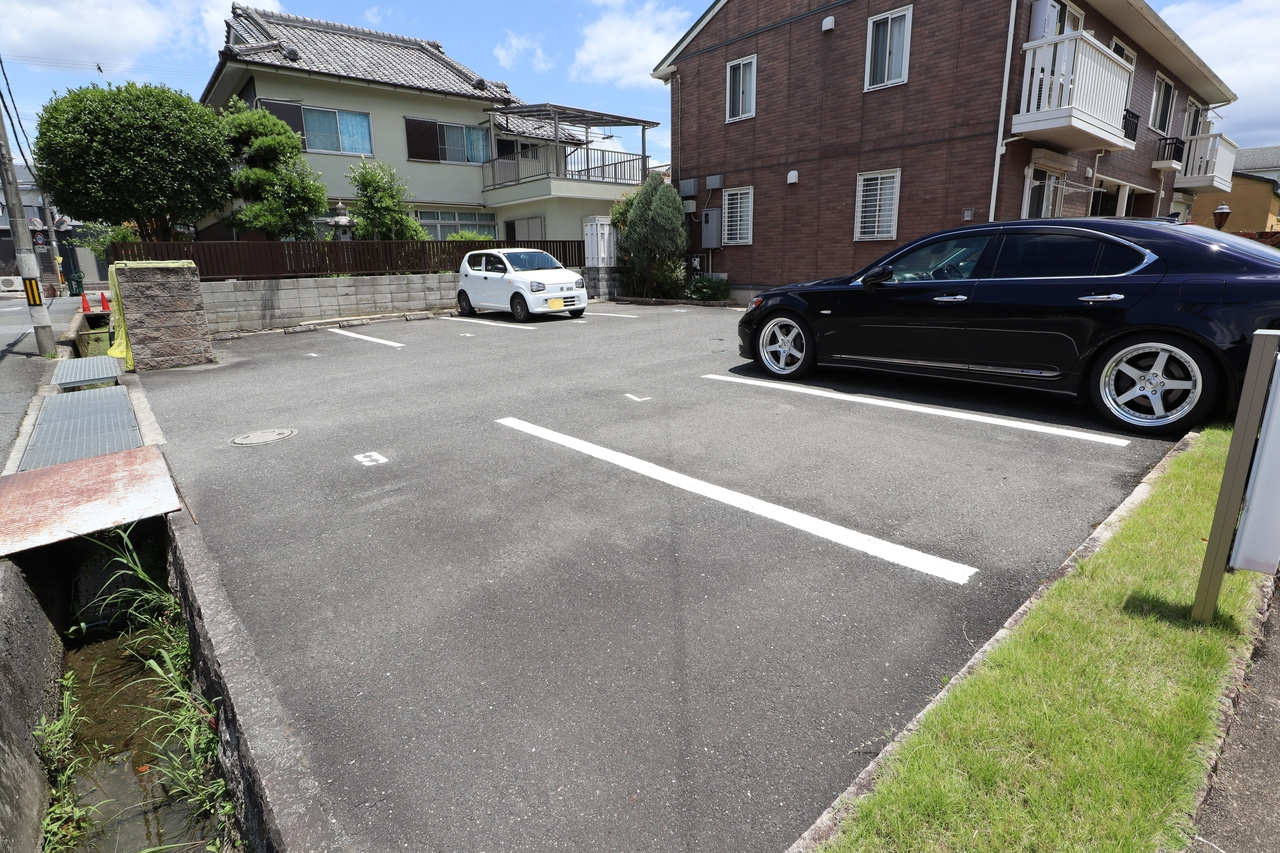 ハイツメビウスＢ棟の駐車場