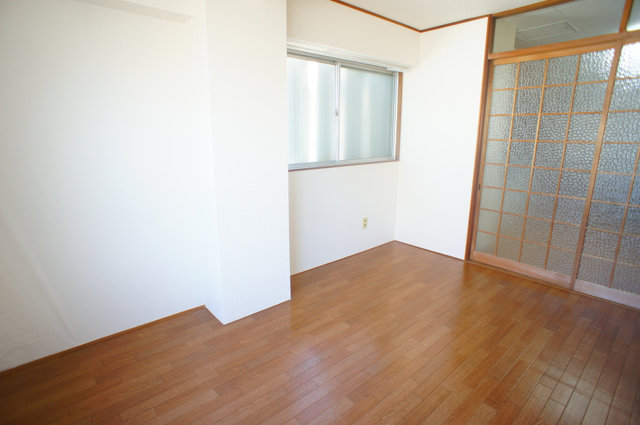 海老山マンションの洋室