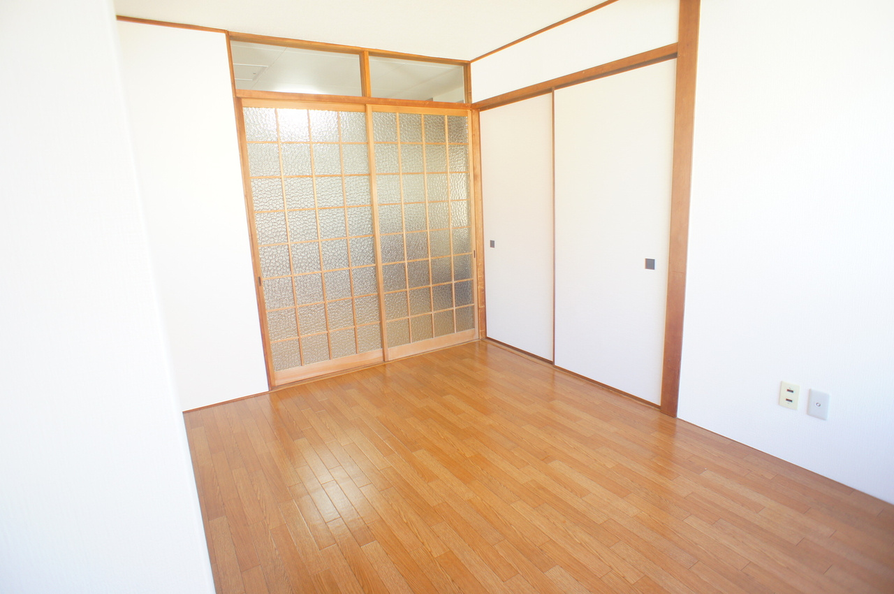 海老山マンションの洋室