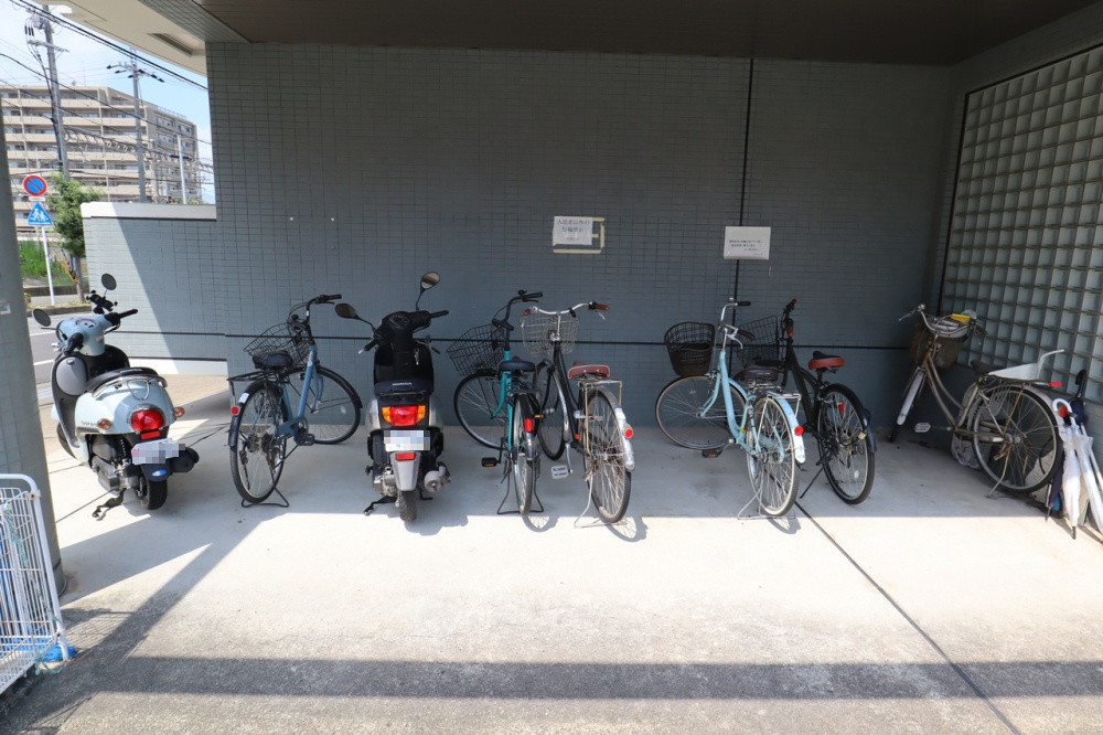 ハイツ寛の駐車場
