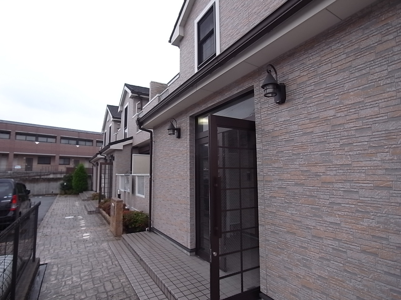 アンソレイエ　（小瀬町）のエントランス