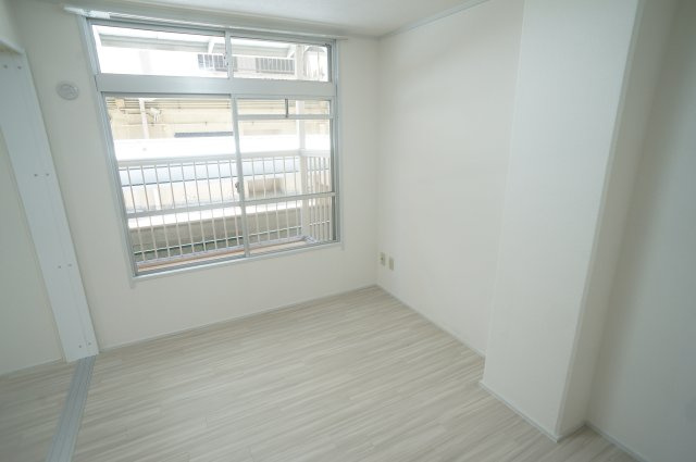 新栄マンションの洋室