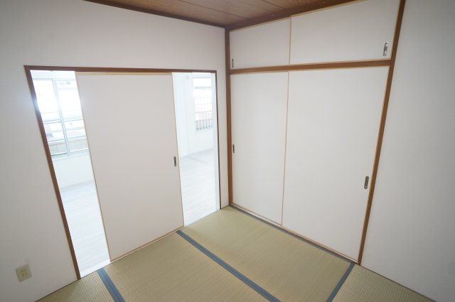 新栄マンションの和室