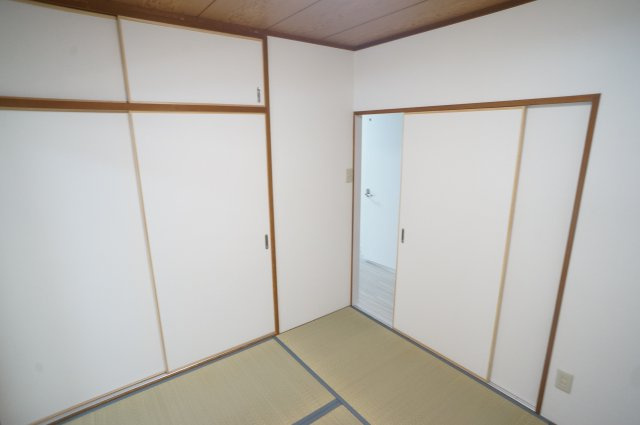 新栄マンションの和室
