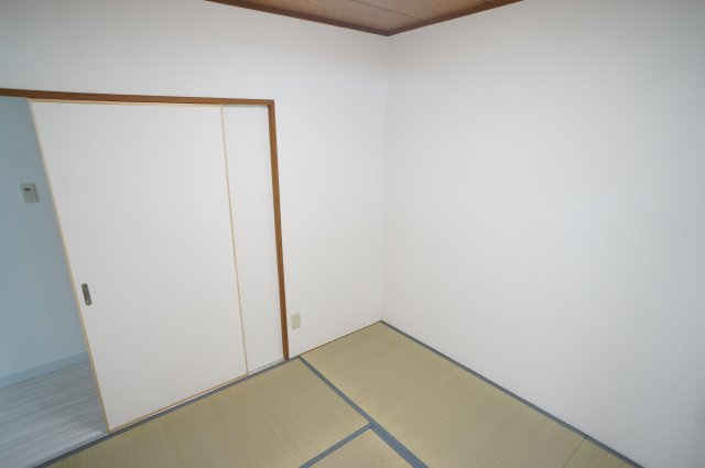 新栄マンションの和室
